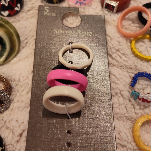 Vintage Bundle Of Rings (19 Rings) - Picture 5 of 14